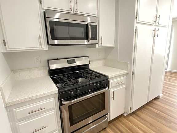 3rd image of 2475 Corinth Ave W #110