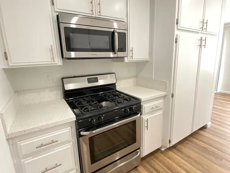 2475 Corinth Apartments — Photo 3