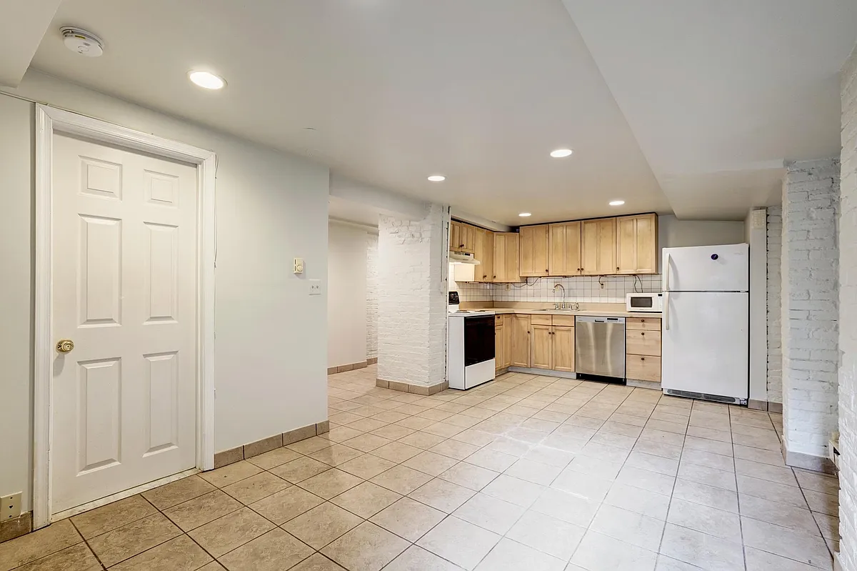 Building Photo - 904 French St NW #2