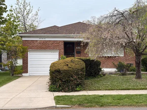 5029 231st St, Oakland Gardens, NY 11364