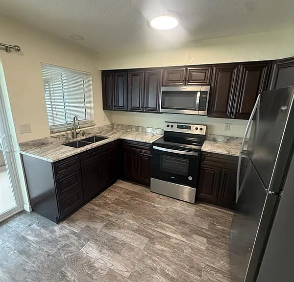 3072 Jennings Dr — Photo 2