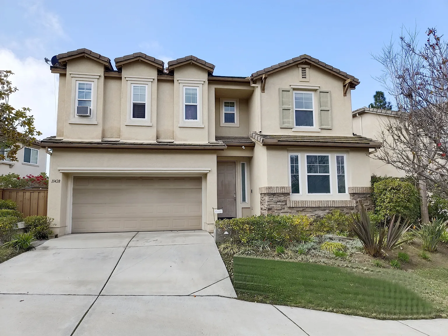 4 bed, 2106 sqft, $5,850 — Photo 1