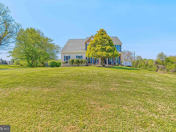 3rd image of 208 Christopher Rd