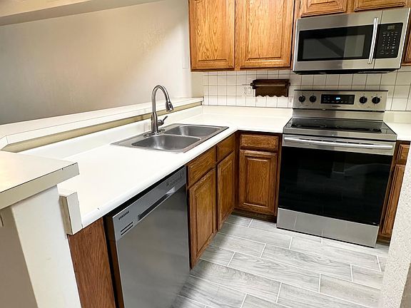2nd image of 2201 W Union Hills Dr
