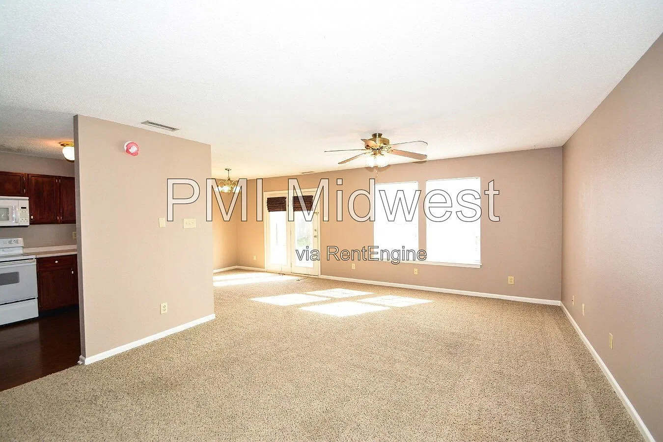3 bed, 2.5 bath, 1744 sqft, $1,800 — Photo 3