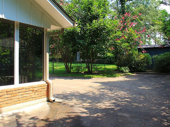 4th image of 2416 Twin Oaks