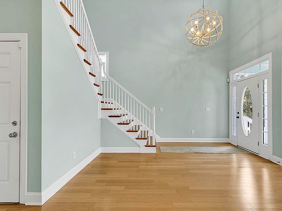 5th image of 6 Cottage Dr.