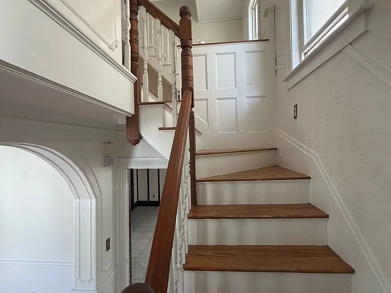 202 Central Ave — Photo 26