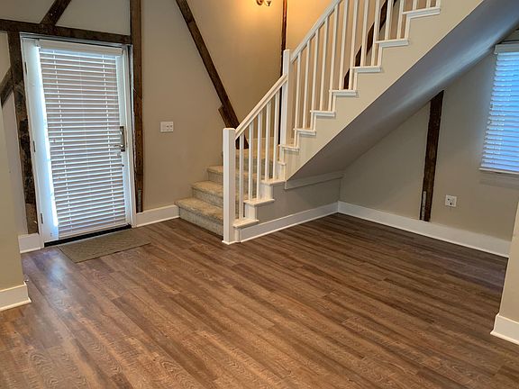 5th image of 946 Martin Cir #1