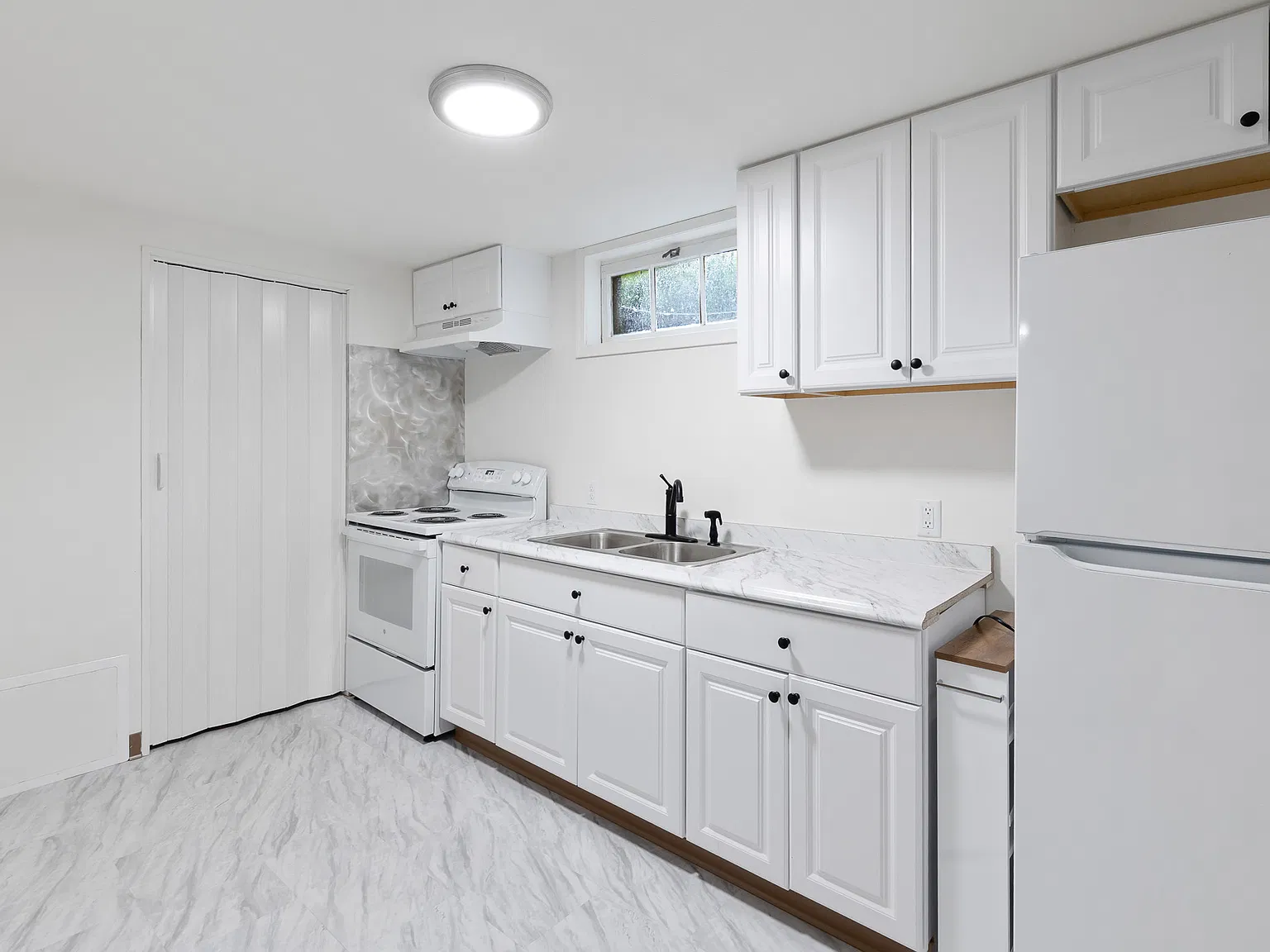 2 bed, 900 sqft, $1,375 — Photo 2