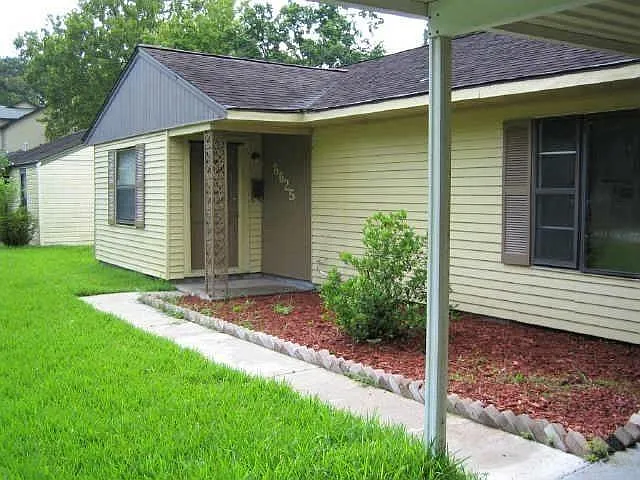 3 bed, 1.0 bath, 1372 sqft, $1,800 — Photo 4