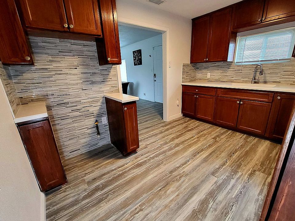 1st image of 11806 Chamberlaine Way