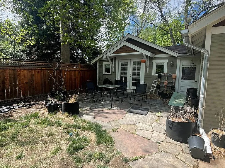 129 N Sherwood St — Photo 1