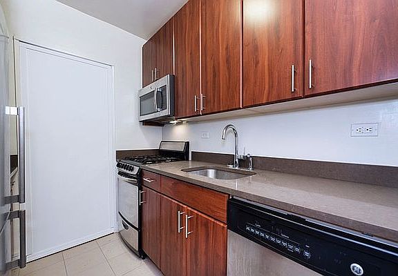 4th image of 35 E 35th St APT 5J
