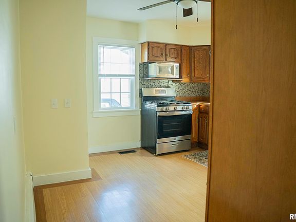 3rd image of 228 Lawnridge Dr