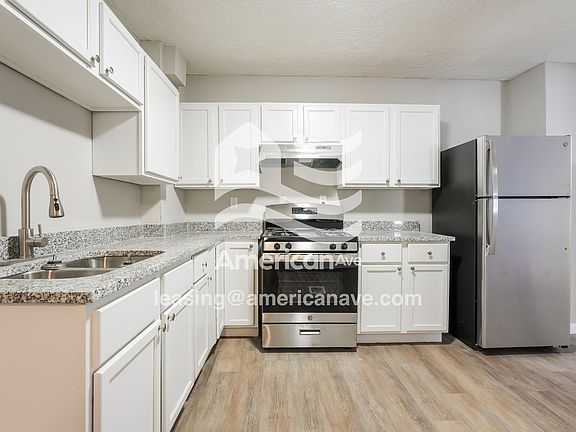 896506_005_wm_-_kitchen_13500213.jpg