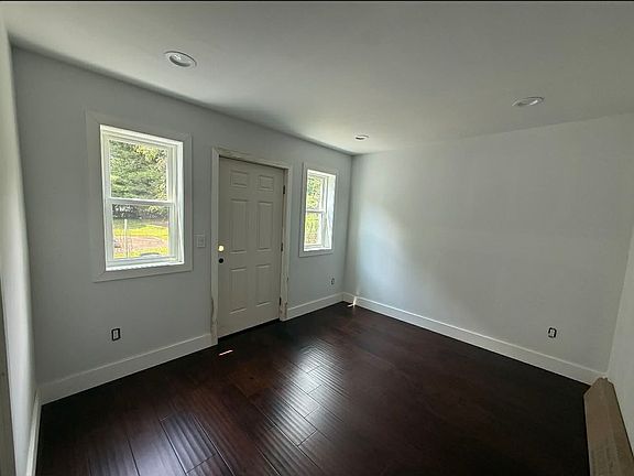 5th image of 5 Van Wagoner Ave #1