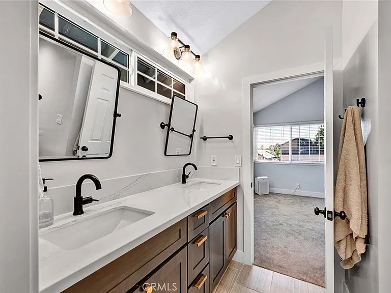 14781 Canterbury Ave — Photo 23