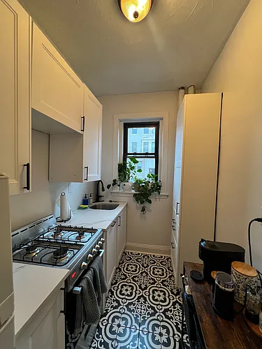 39 Glenville Ave Photo 1