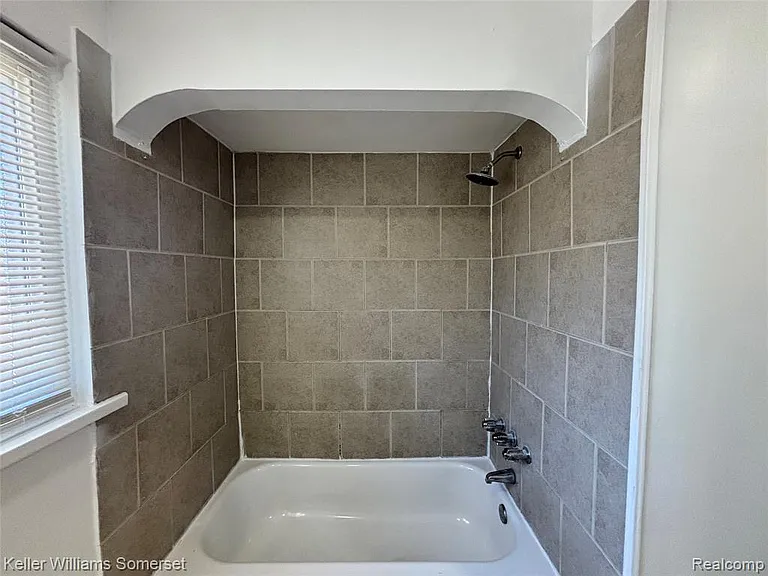 14800 Woodmont Ave — Photo 11