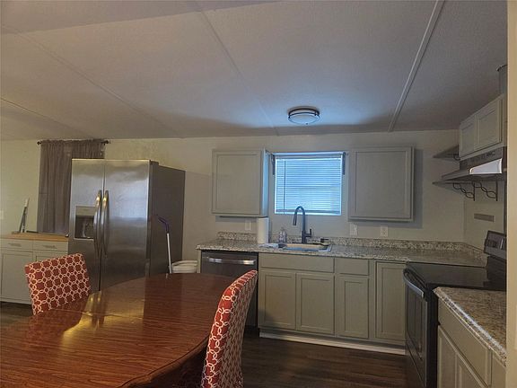 3rd image of 1216 Cardinal Ln