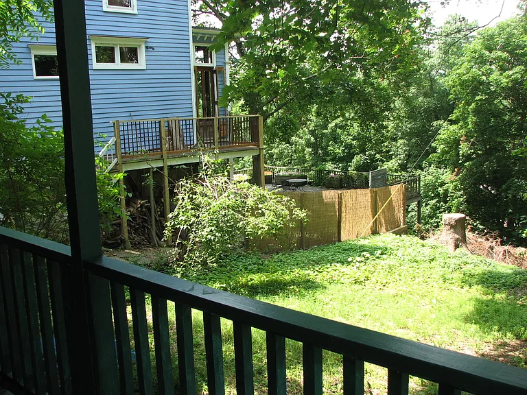 216 University Ave — Photo 58