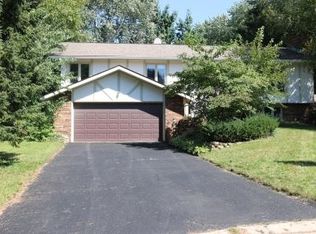 14 Canterbury Cir, Madison, WI 53711