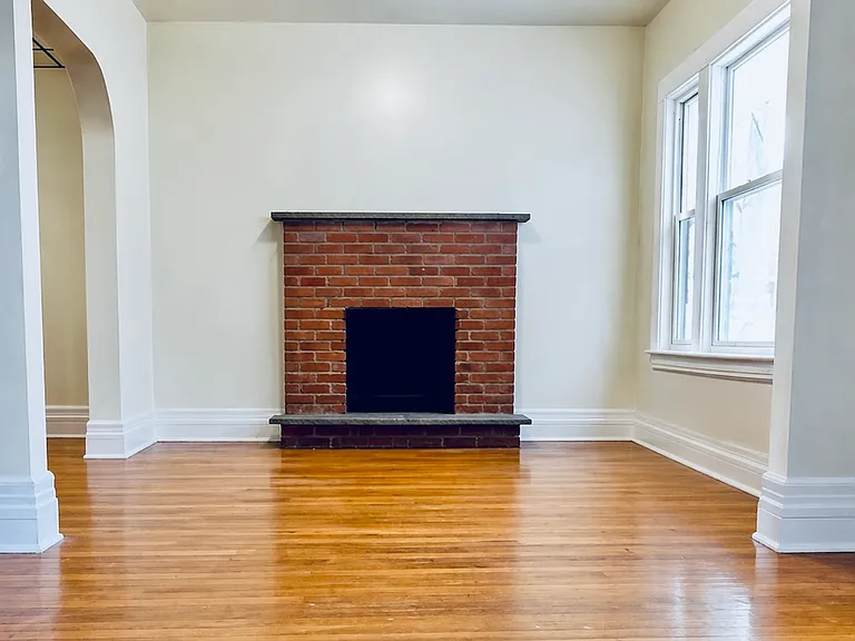 Spacious and sun-filled living room featuring three large glass windows that bring in abundant natural light throughout the day. Designed for comfort and togetherness, with a cozy atmosphere that makes it the heart of the home.