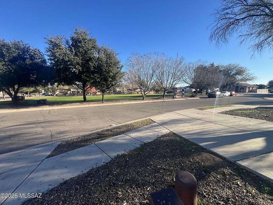 1st image of 224 E Camino Del Pinsapo