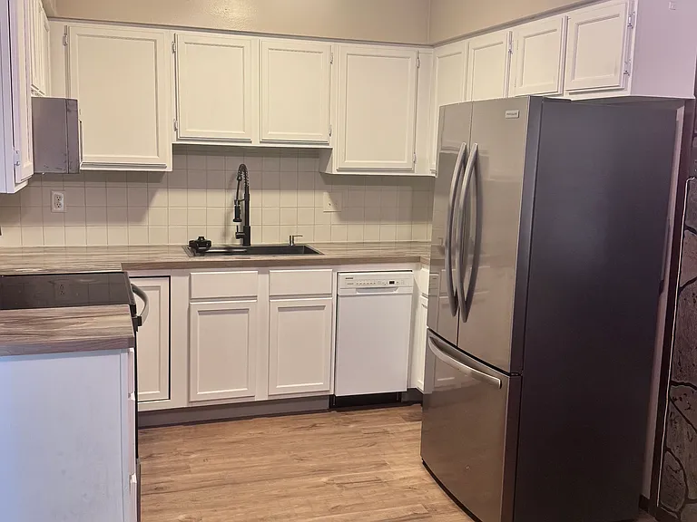 625-627 N Elder St #633 — Photo 3