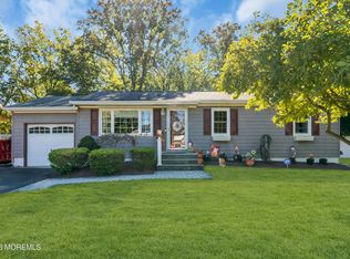 33 Brookside Dr, Howell, NJ 07731