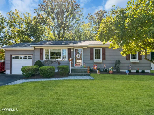 33 Brookside Drive, Howell, NJ 07731