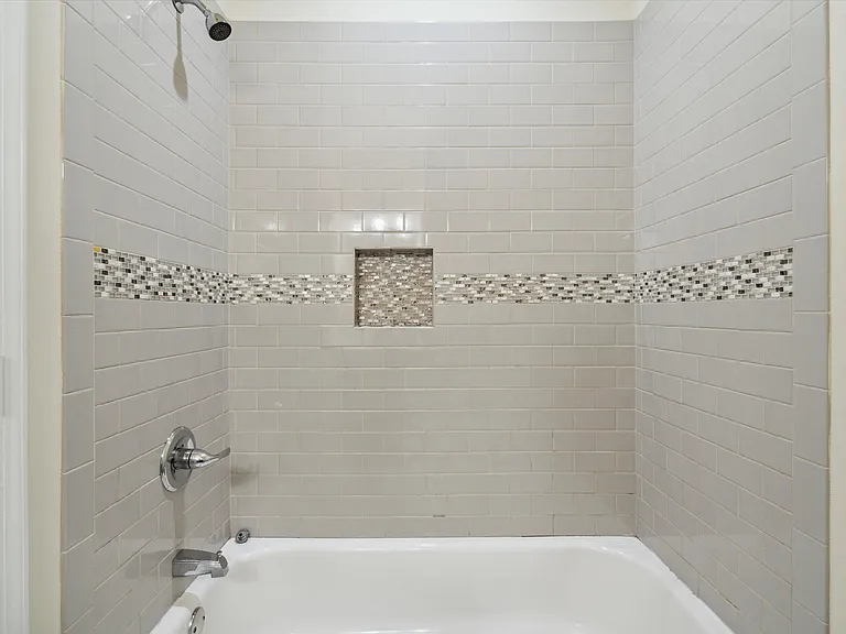 1521 Seybert St #B — Photo 11