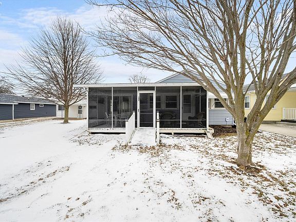 3rd image of 385 Hidden Beach Rd