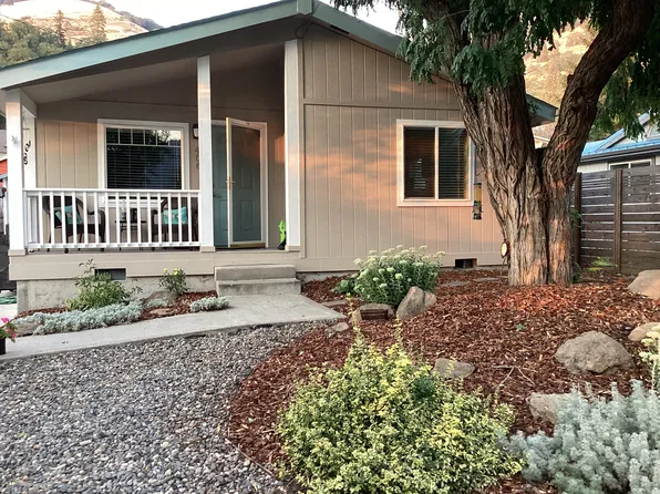 406 W Franklin St, Bingen, WA 98605