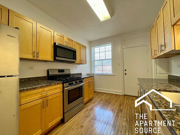 2nd image of 3572 W Lyndale St #1F