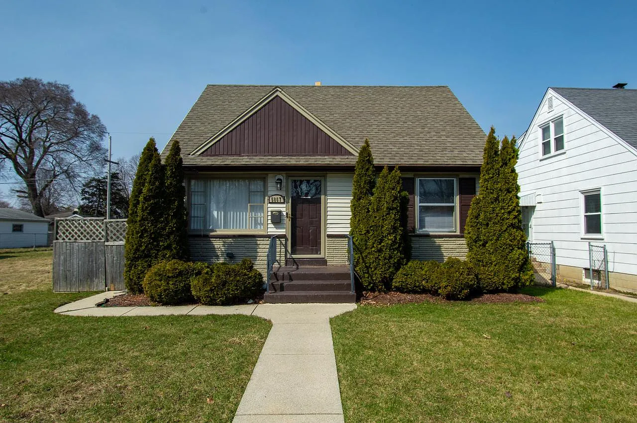5867 North 79th STREET photo 1