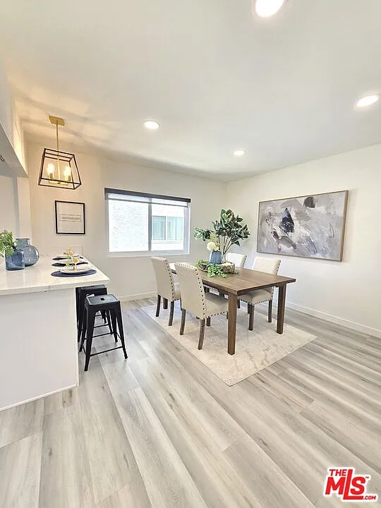 3 bed, 2.5 bath, 1570 sqft, $5,500 — Photo 3