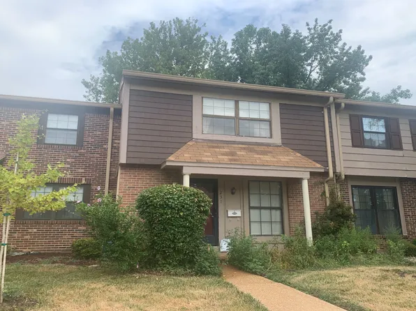 231 Carmel Woods Dr, Ballwin, MO 63021