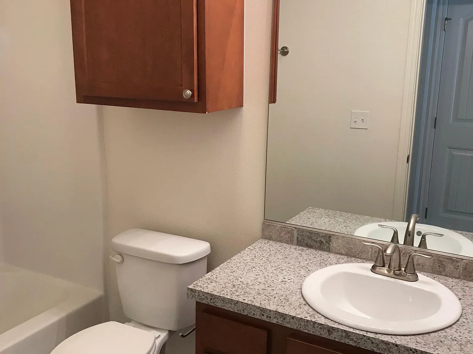 200 Davis Ave — Photo 4