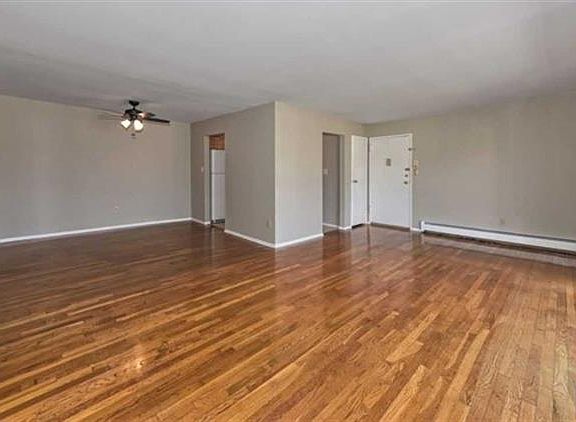 3rd image of 386 Hoover Ave