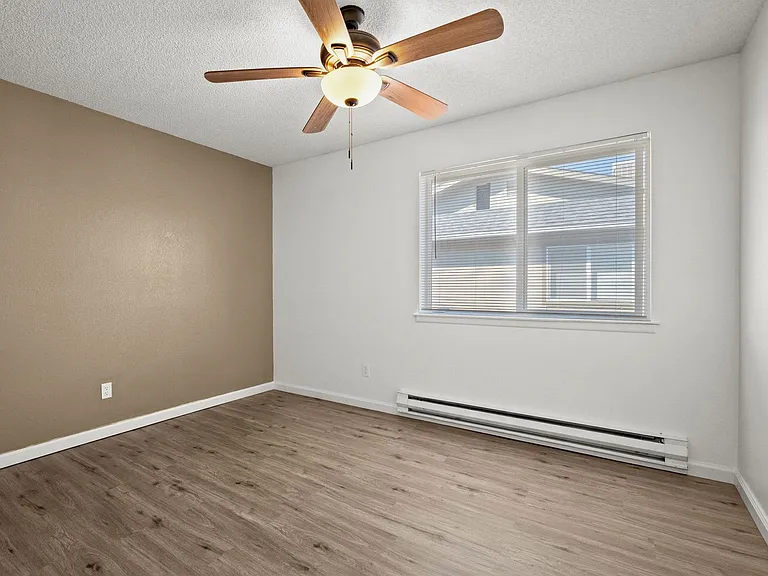 1535 Poplar Dr #21 — Photo 5