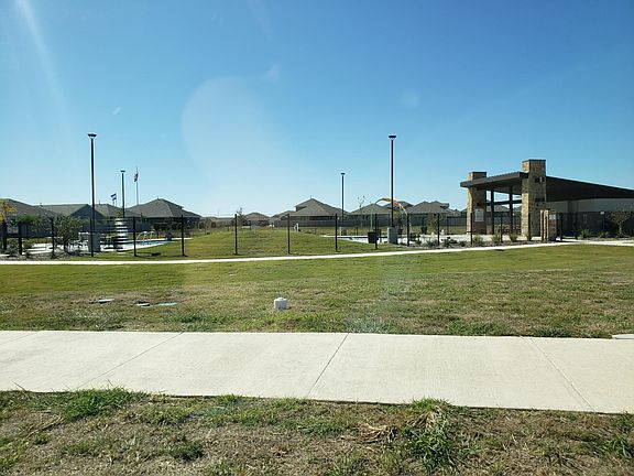 4th image of 529 Moonvine Way