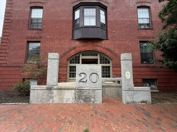 20 West St APT 5, Portland, ME 04102