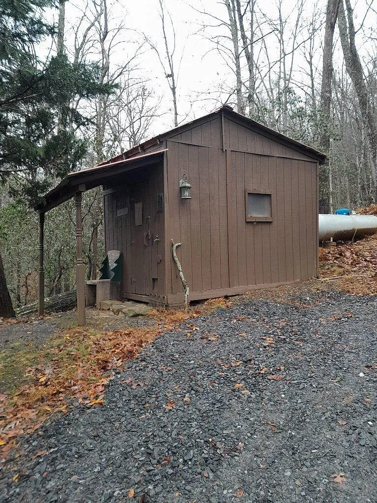 Building Photo - 280 Cabin Ln