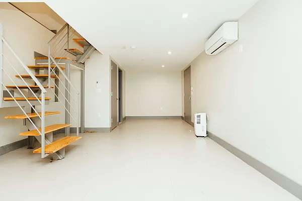 Rented by Nooklyn NYC LLC | media 54