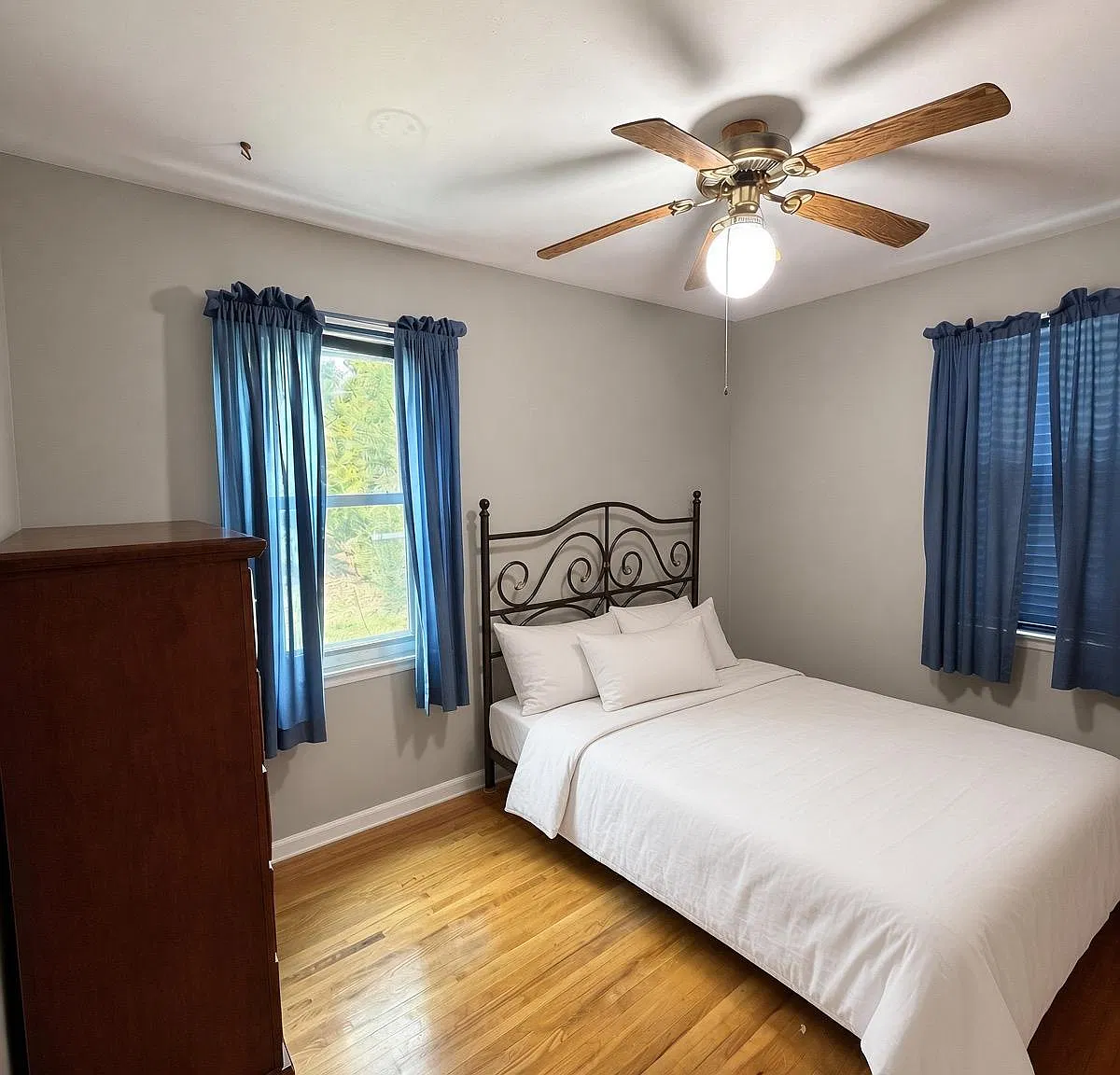 3 bed, 1.0 bath, 2600 sqft, $2,600 — Photo 1