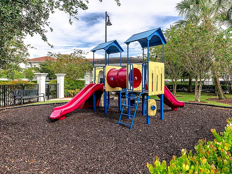 The Hamptons at Palm Beach Gardens Apartments — Photo 31