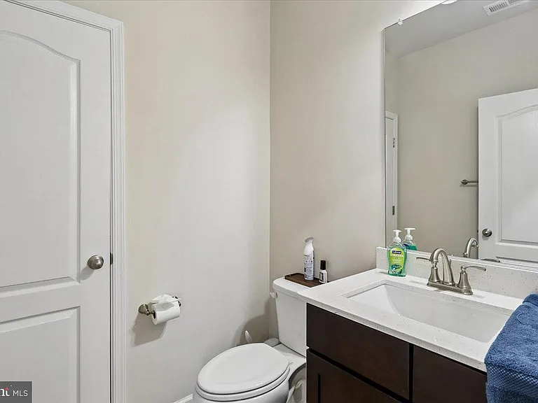10800 Blanton Way — Photo 13