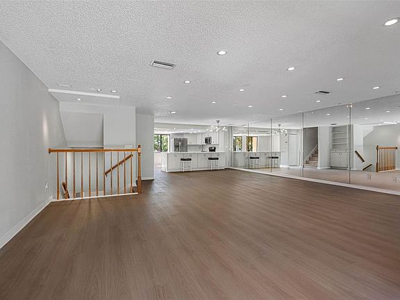 4th image of 430 Sandy Hook Rd